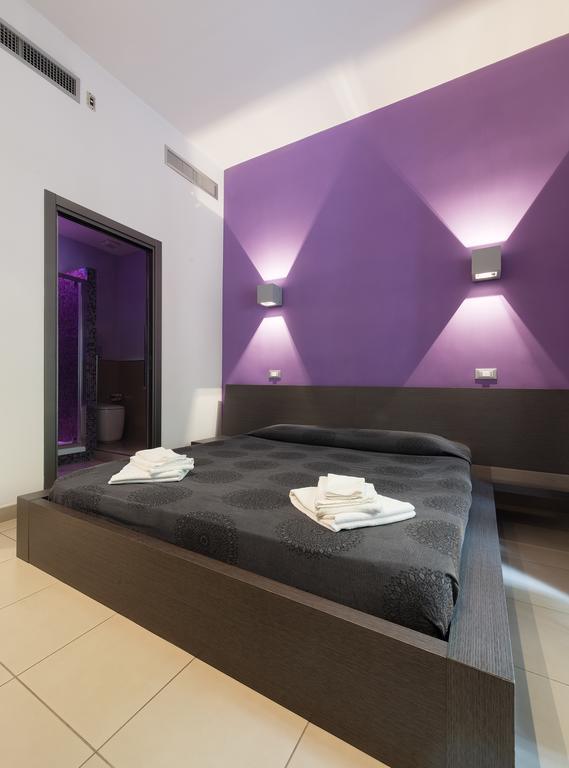 Chroma Suites Rom bilde
